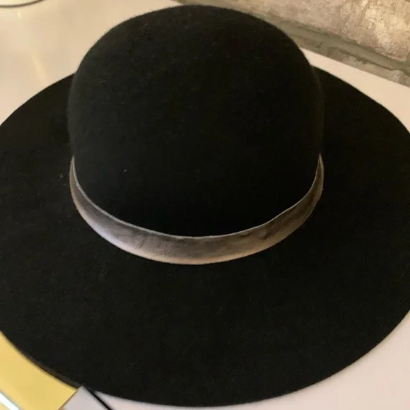 Saks Fifth Avenue Black Label | Accessories | Black Hat  display picture 3